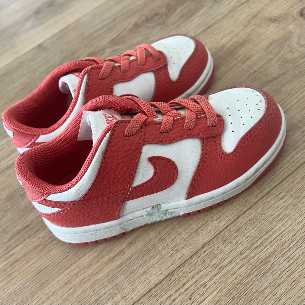 Nike pink and White dunks 
Jordan purple pearl
Selling two pairs for $50.